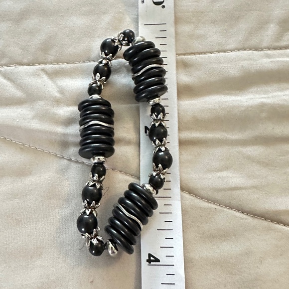 Black Onyx and silver tone stretchy bracelet. Rounds and discs - Picture 8 of 11